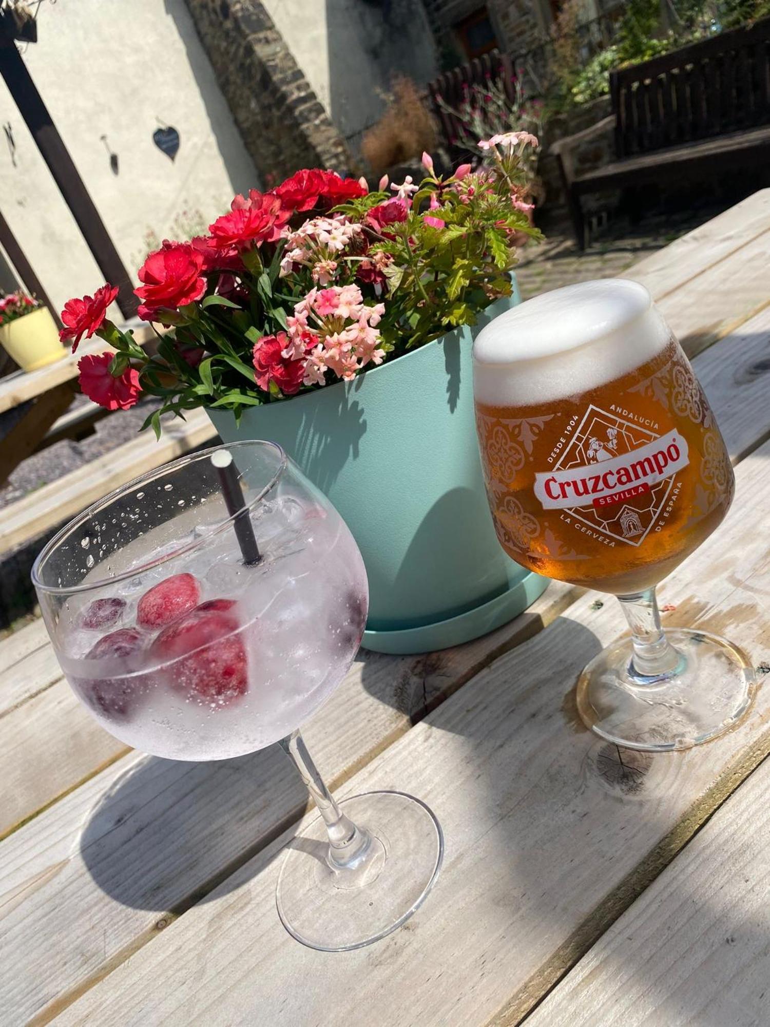 Hare And Hounds Hotel Foulridge Eksteriør billede